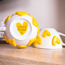 Cargar imagen en el visor de la galería, YELLOW  LOVE - TAZA
